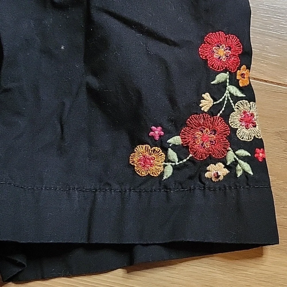 *3/$15* Gymboree Size 4 Girls 2 pc Set Red Tank & Black Shorts Embroider…
